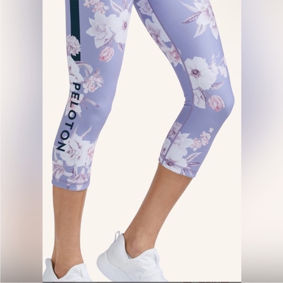 Peloton WITH Lavender Wild Flower High Rise Capris Size Large - Picture 2 of 14